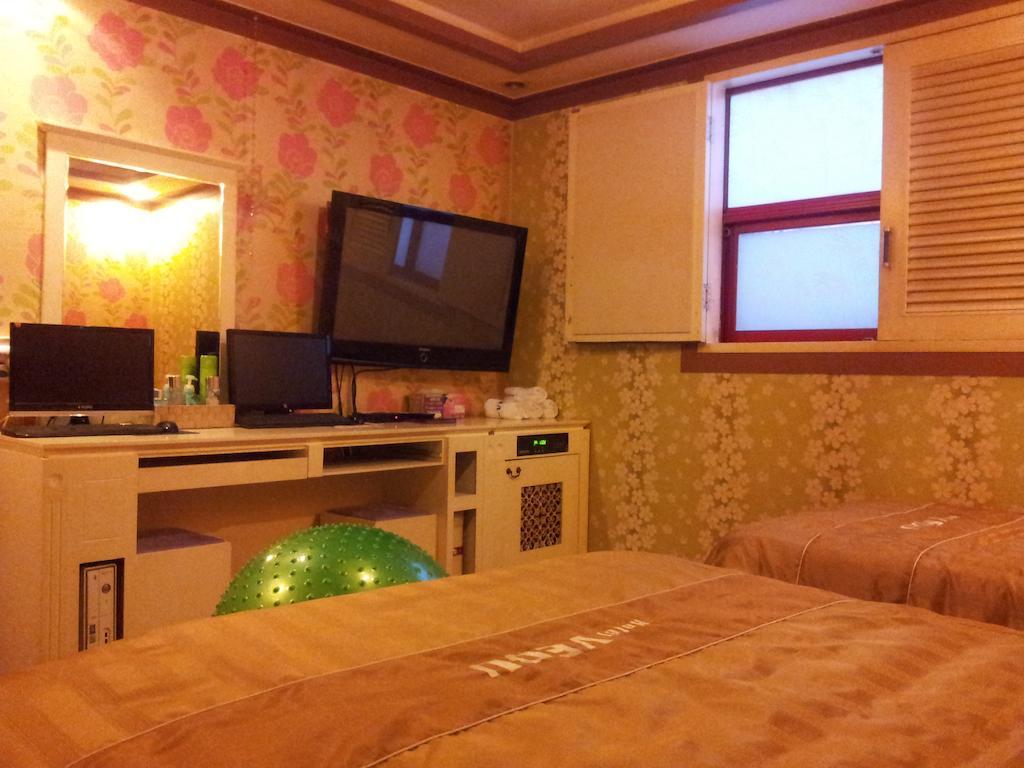 Vedu Hotel Herb Инчон Екстериор снимка